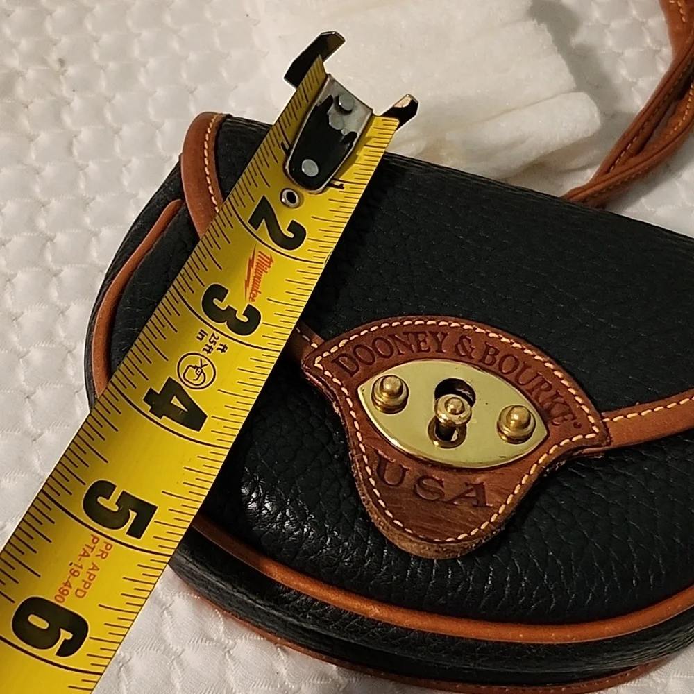 Vintage Mini-Dooney & Bourke Crossbody Purse 6" W X 4 1/2" H (32) - Picture 12 of 12